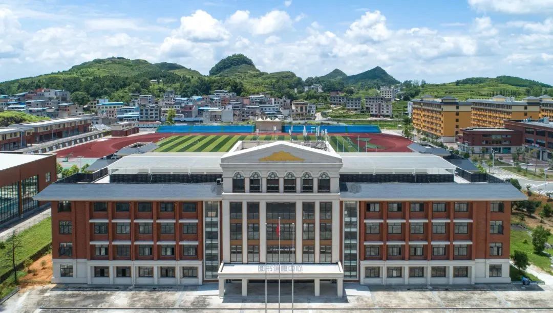 DeepSeek通知你，报读贵州铜仁数据职业学院的10大优势！